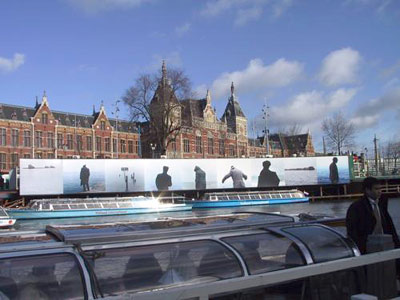 Amsterdam Canal Boat Blu alla Central Station, link qui per dimensioni reali