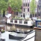 Due House Boat di fronte nei canali di Amsterdam