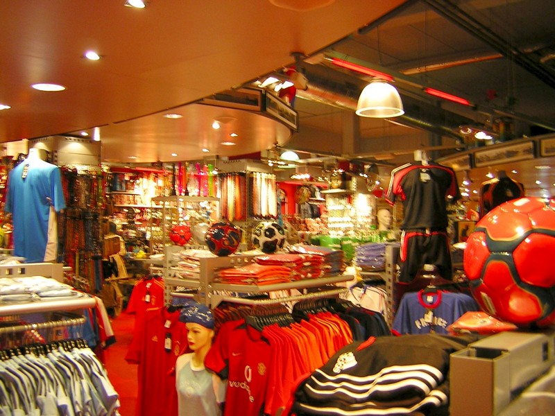 Negozio di Abbigliamento ad Amsterdam, link qui per dimensioni reali